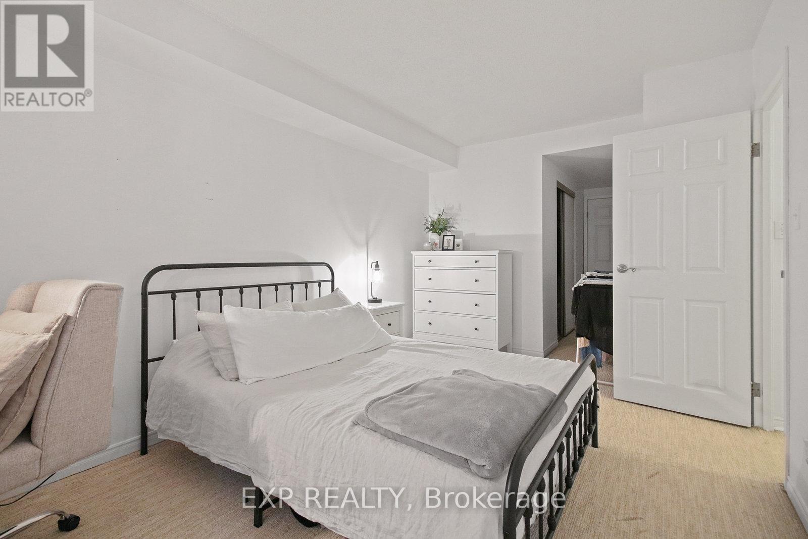 808 - 25 The Esplanade Property Photo 15
