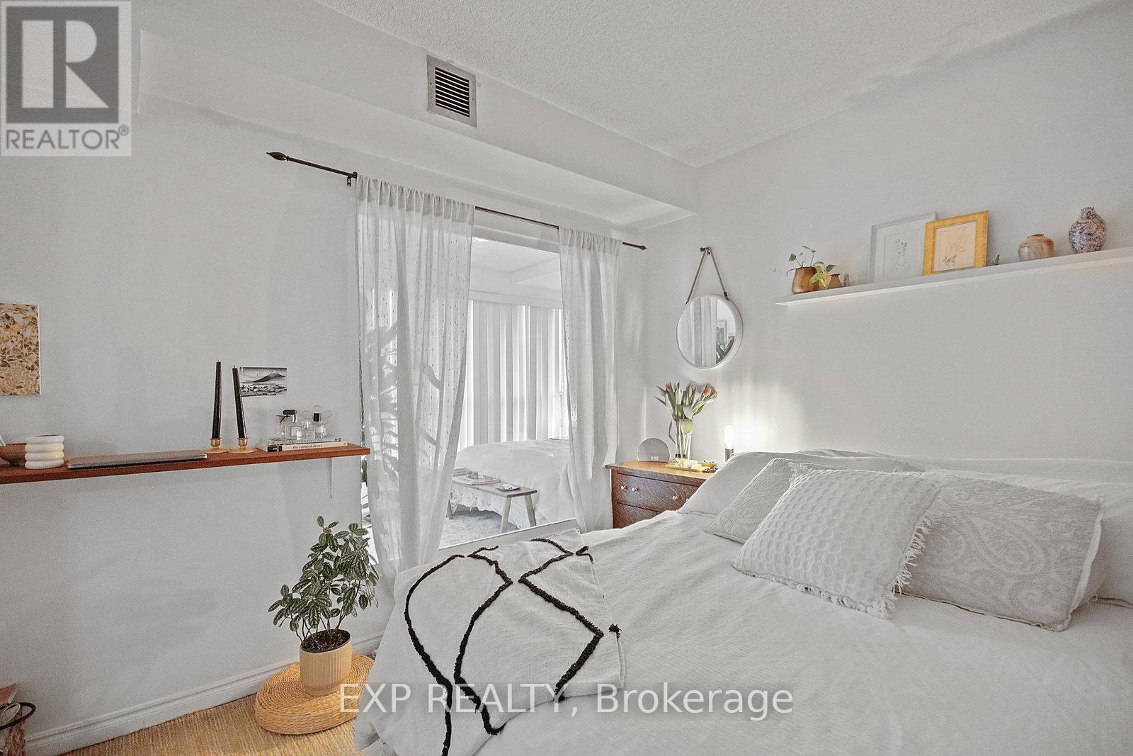 808 - 25 The Esplanade Property Photo 29