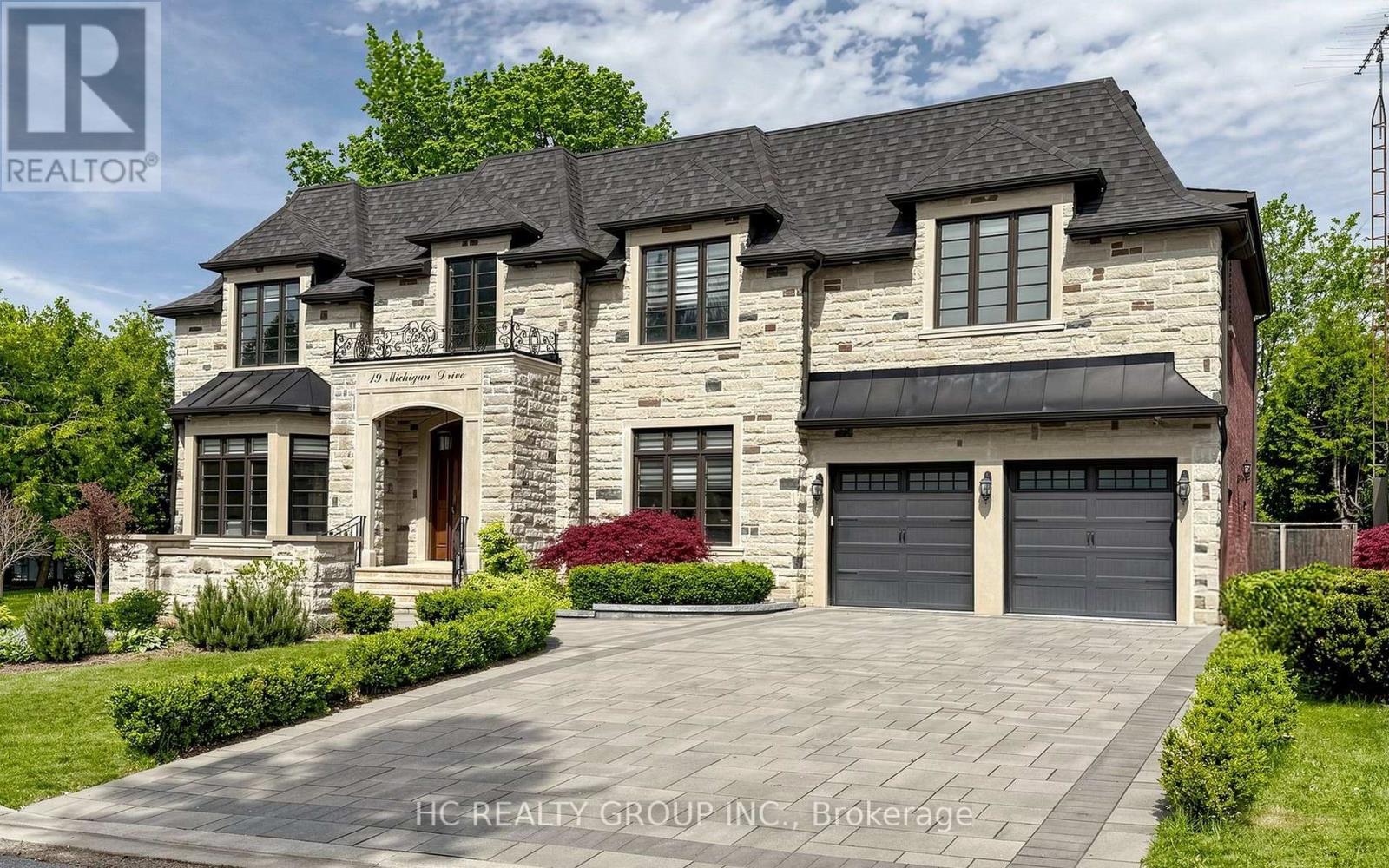 19 Michigan Drive Property Photo 1