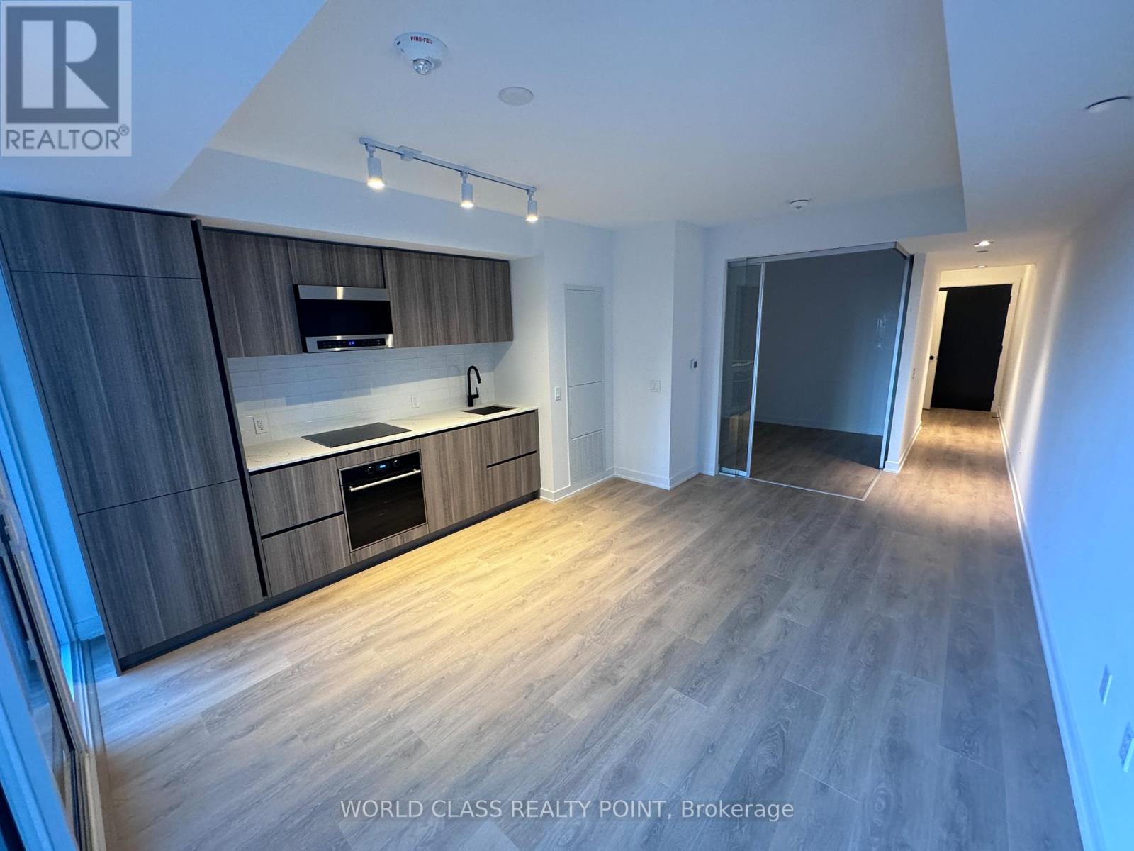 405 - 117 Broadway Avenue Property Photo 2
