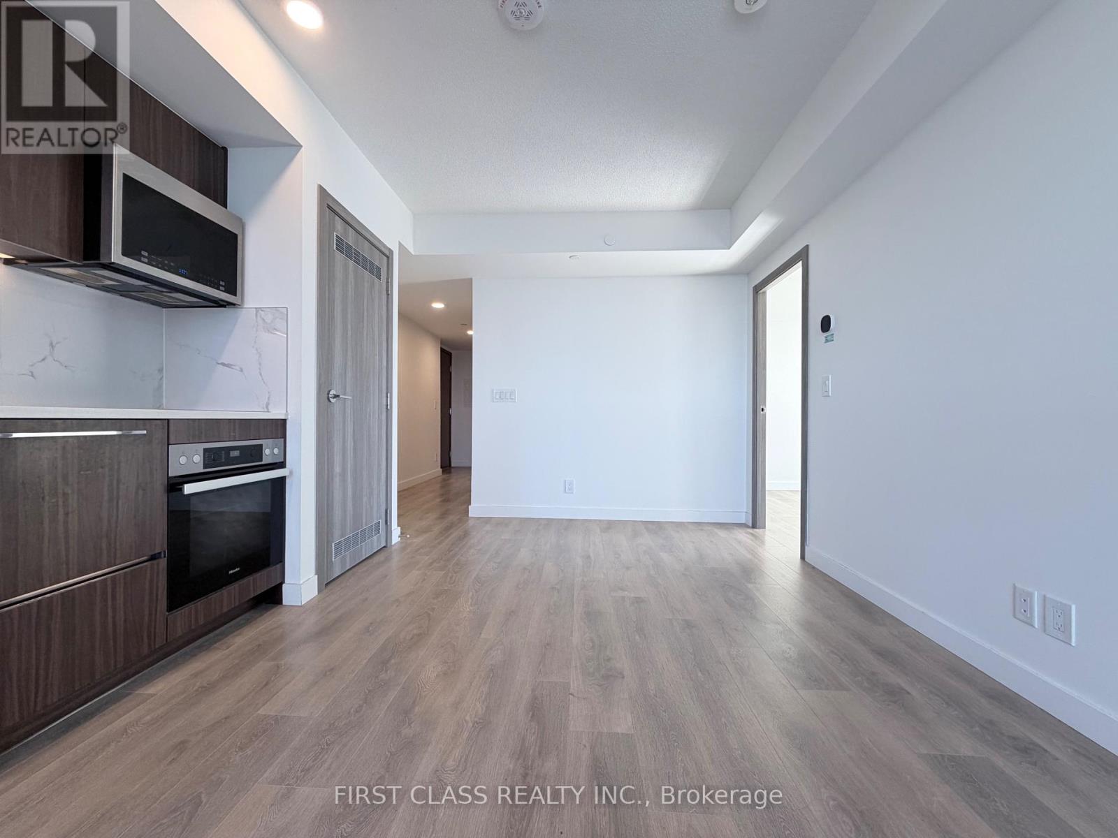 3907 - 38 Widmer Street Property Photo 3