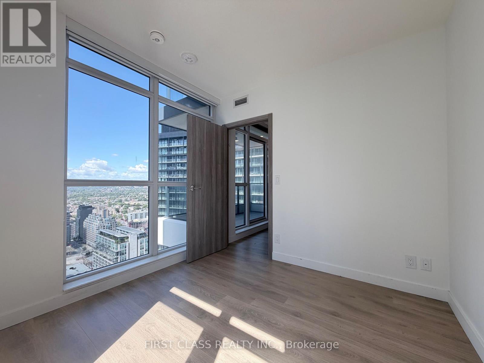 3907 - 38 Widmer Street Property Photo 8