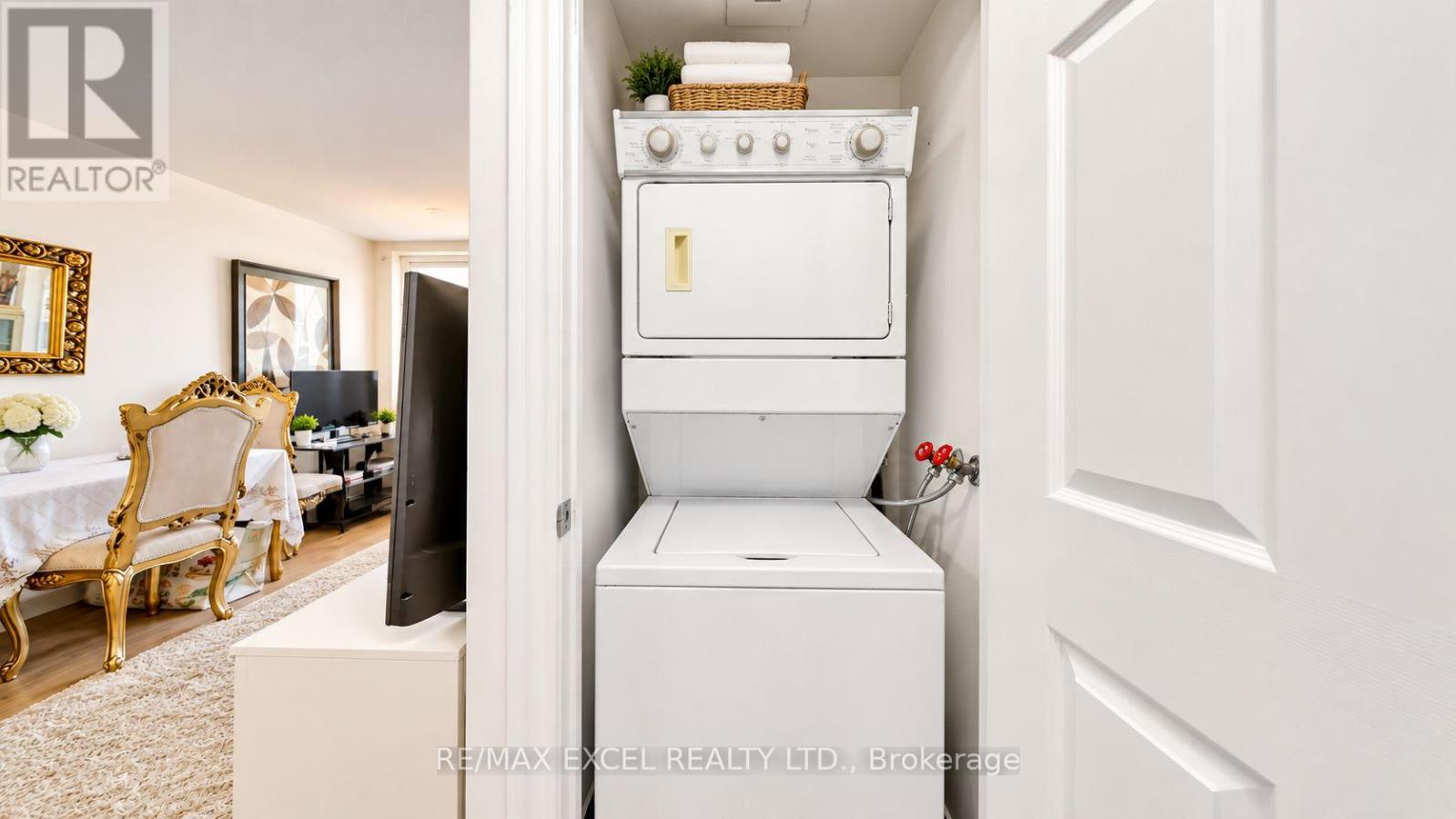 2510 - 15 Greenview Avenue Property Photo 8