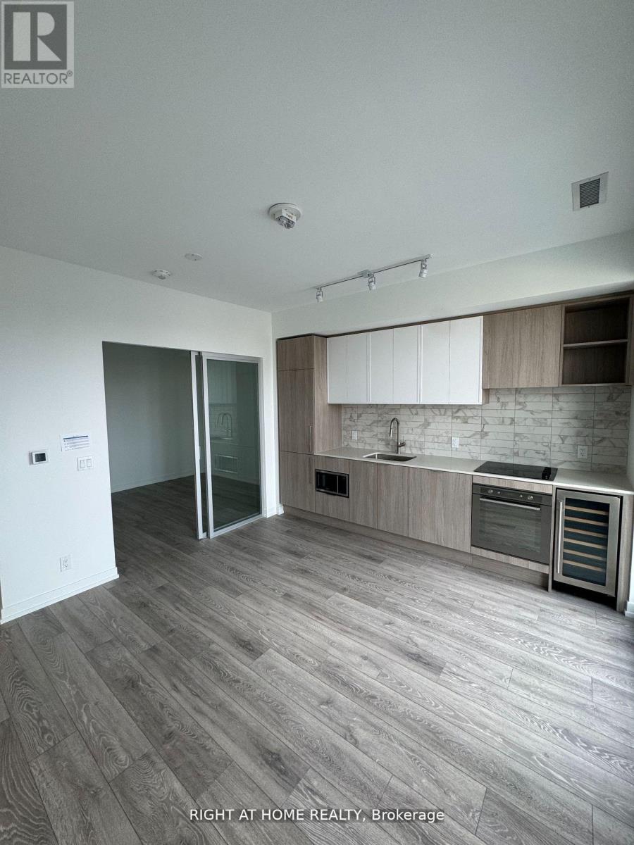 1512 - 2020 Bathurst Street Property Photo 2