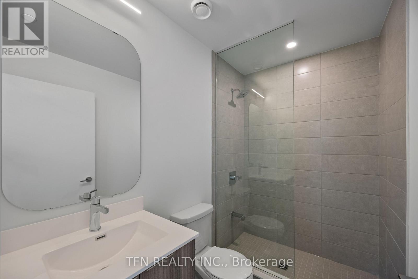 215 - 15 Richardson Street Property Photo 9