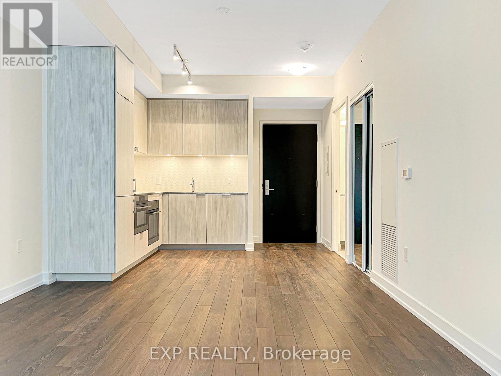 407 - 158 Front Street E Property Photo 1
