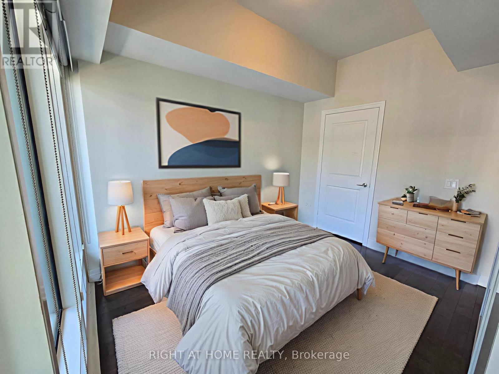 705 - 8 The Esplanade Property Photo 7
