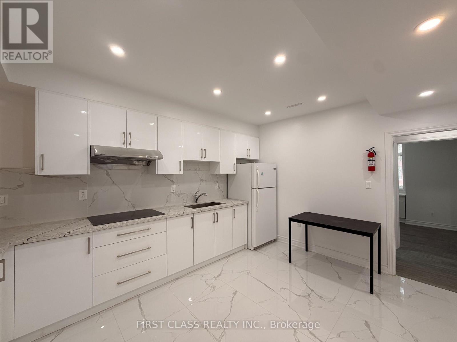 Upper - 55 Huron Street Property Photo 4