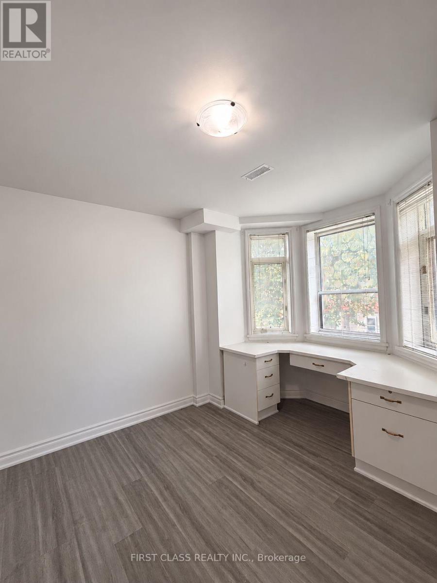 Upper - 55 Huron Street Property Photo 6