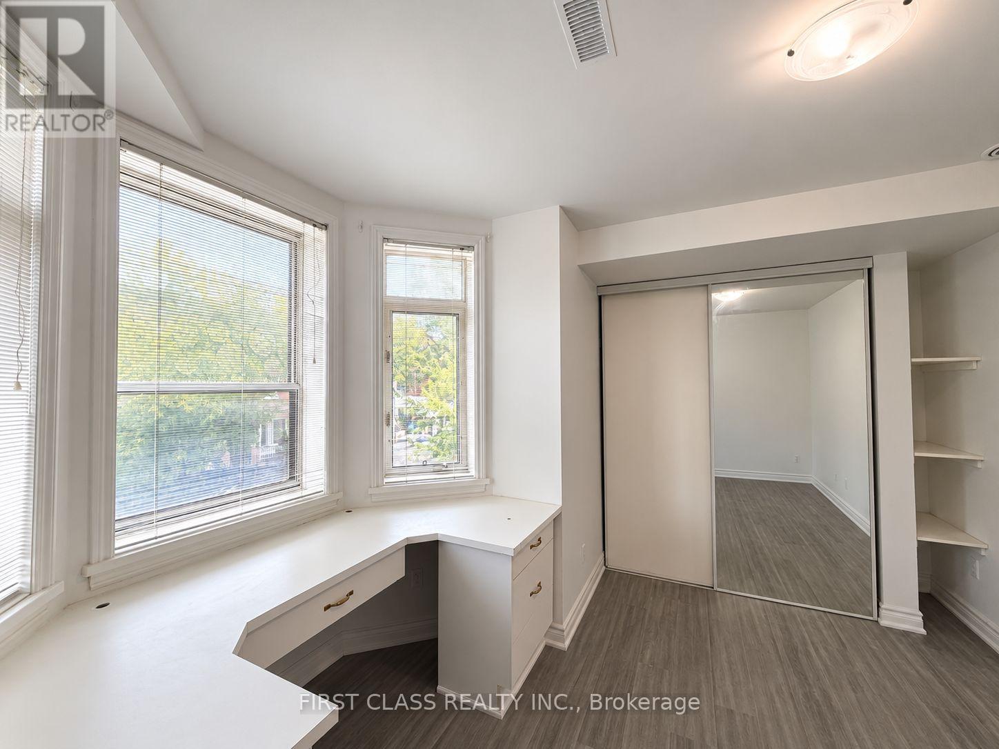 Upper - 55 Huron Street Property Photo 7