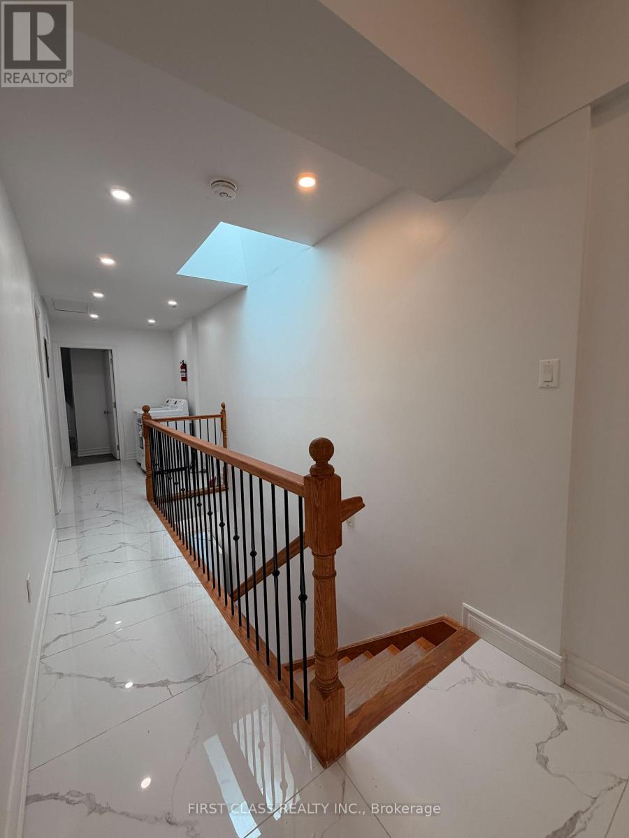 Upper - 55 Huron Street Property Photo 15