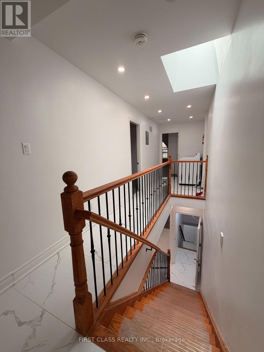 Upper - 55 Huron Street Property Photo 16