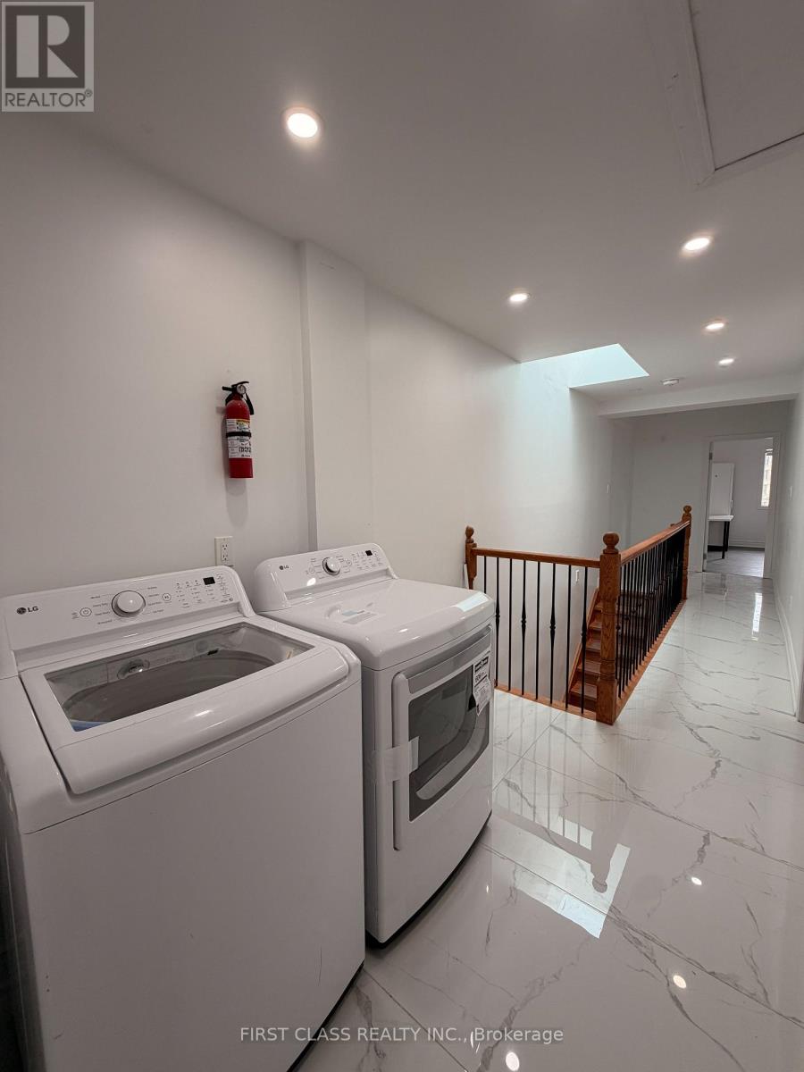 Upper - 55 Huron Street Property Photo 24