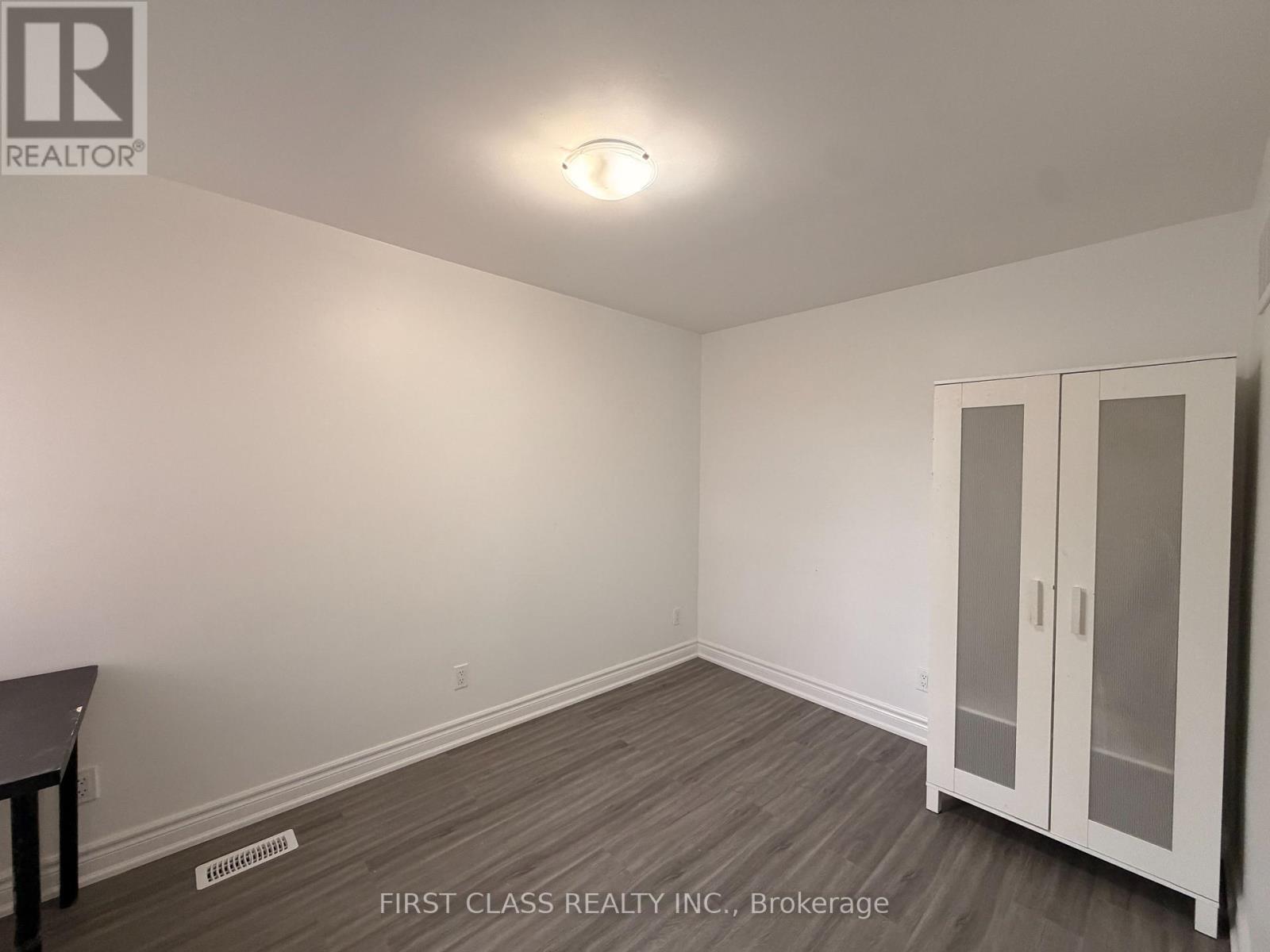Upper - 55 Huron Street Property Photo 25