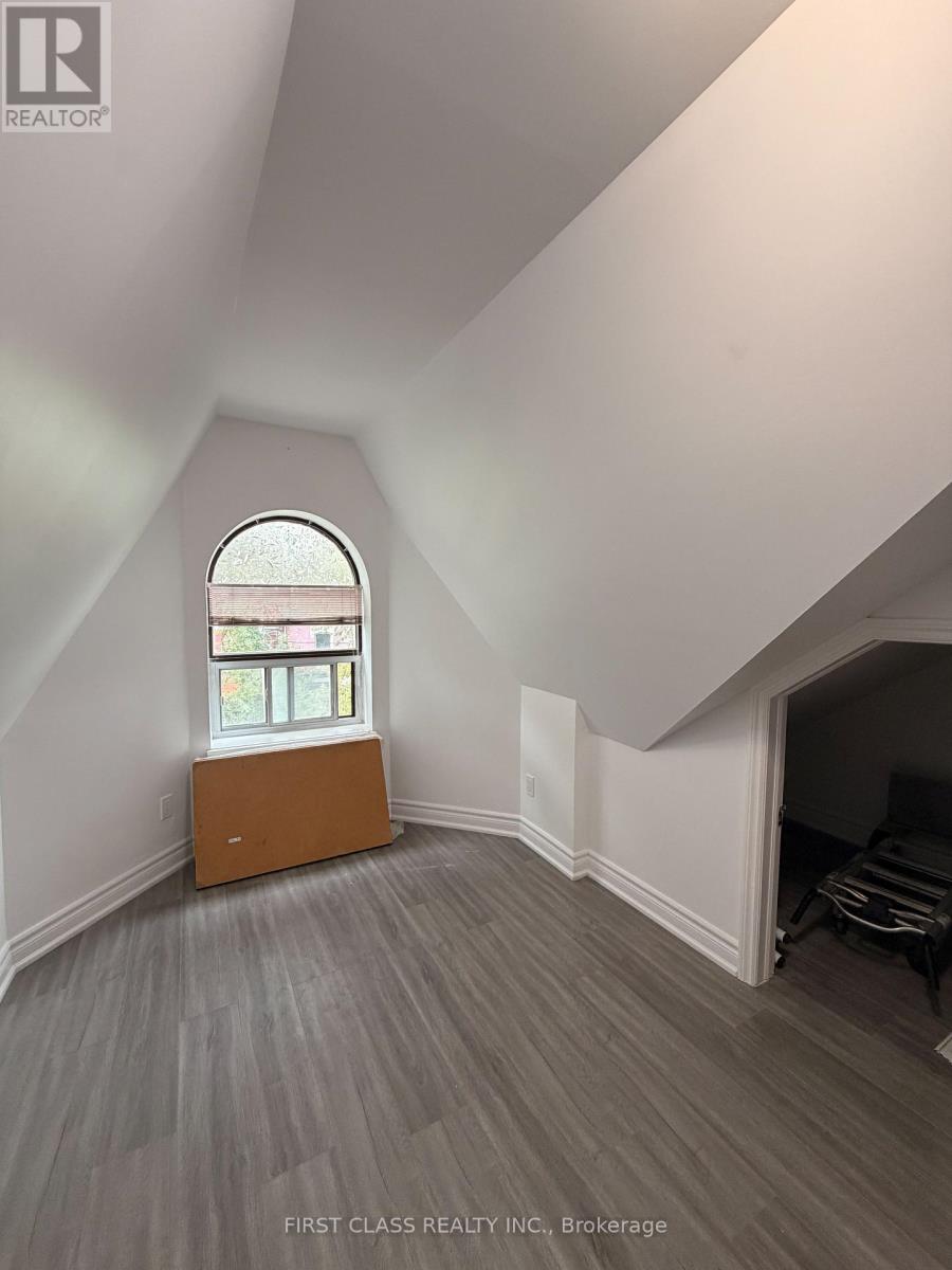 Upper - 55 Huron Street Property Photo 29