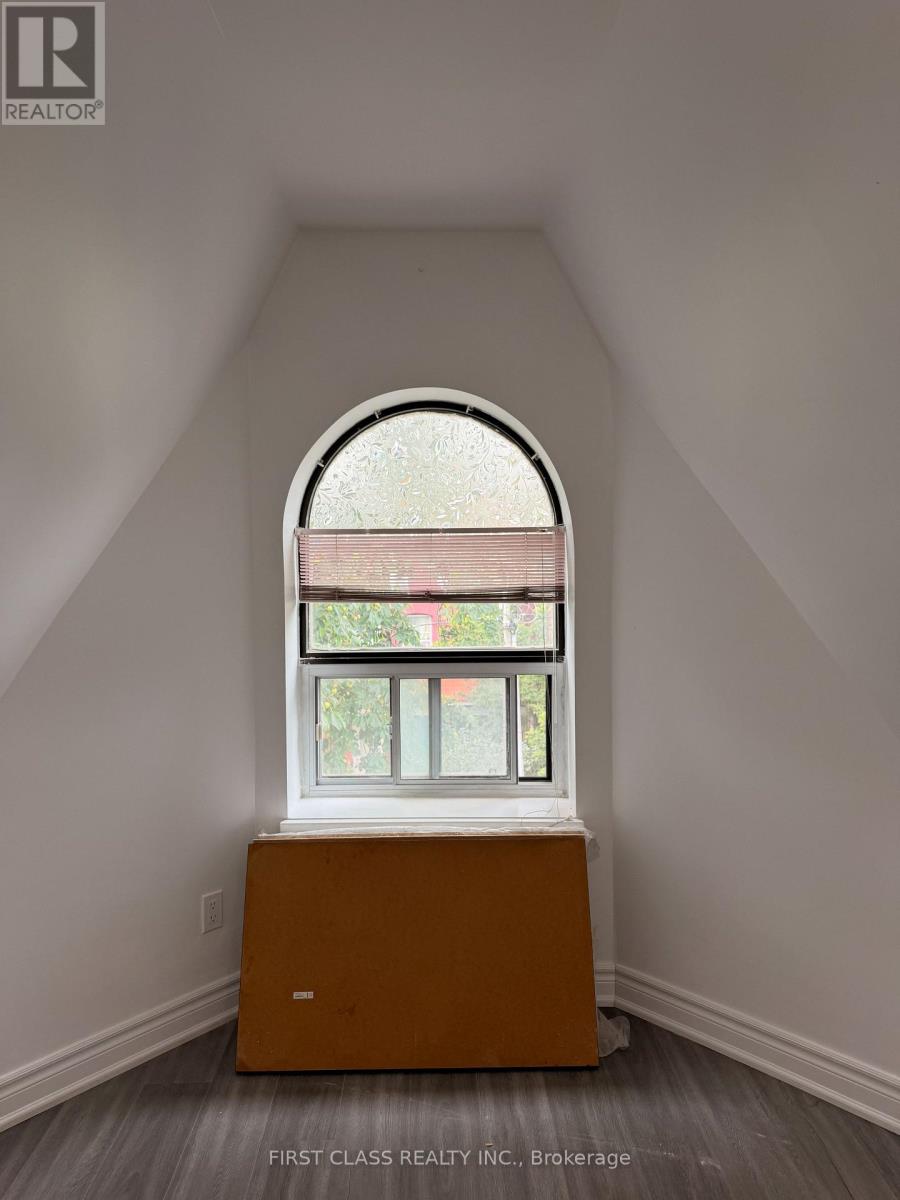 Upper - 55 Huron Street Property Photo 30