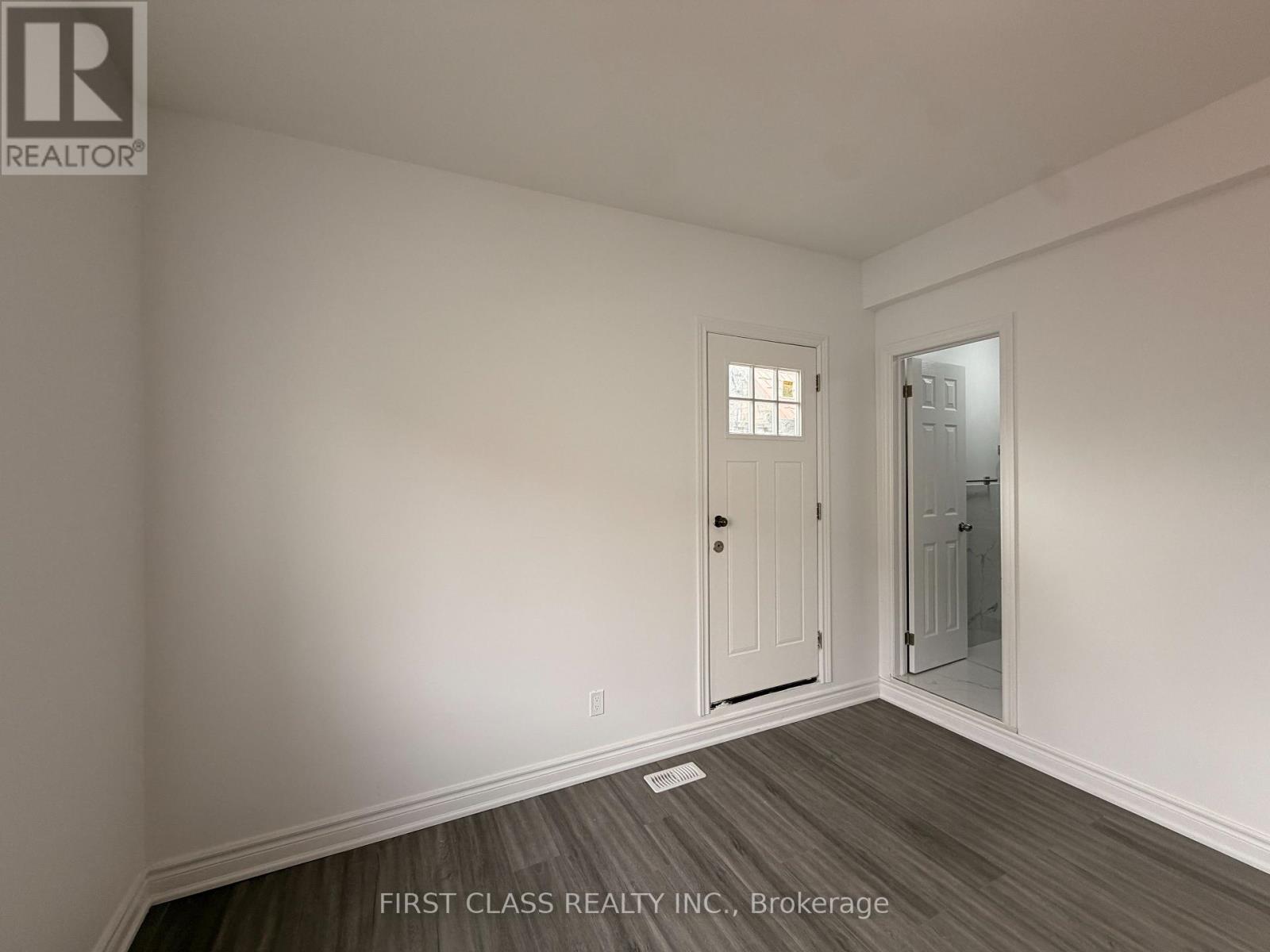 Upper - 55 Huron Street Property Photo 33