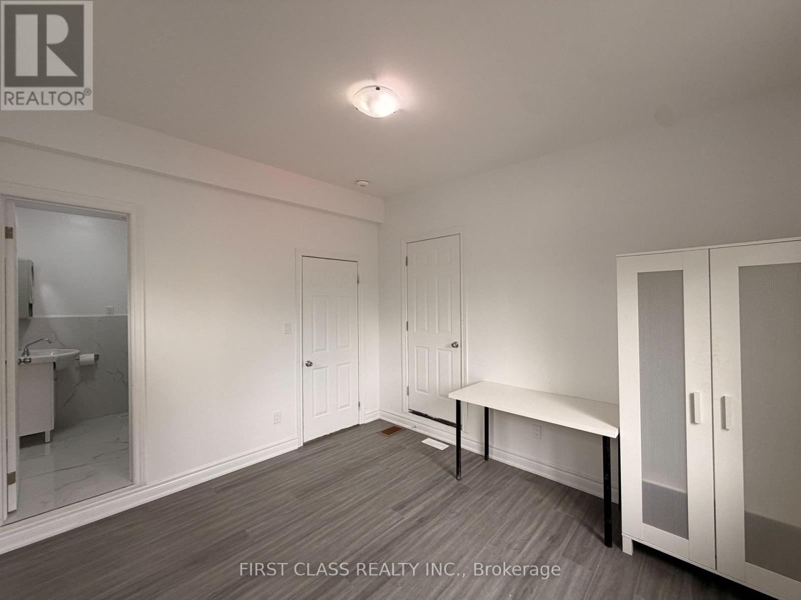 Upper - 55 Huron Street Property Photo 34