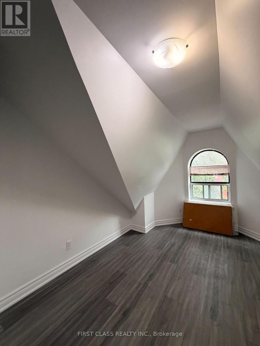 Upper - 55 Huron Street Property Photo 36