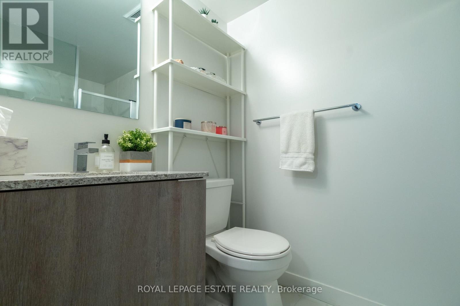 657 - 31 Tippett Road Property Photo 4