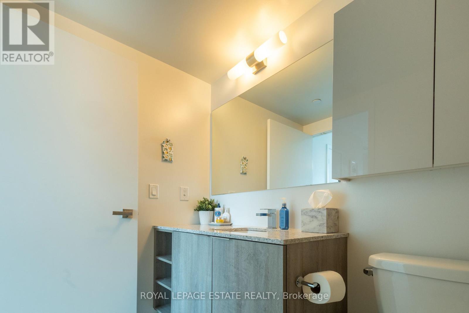 657 - 31 Tippett Road Property Photo 20