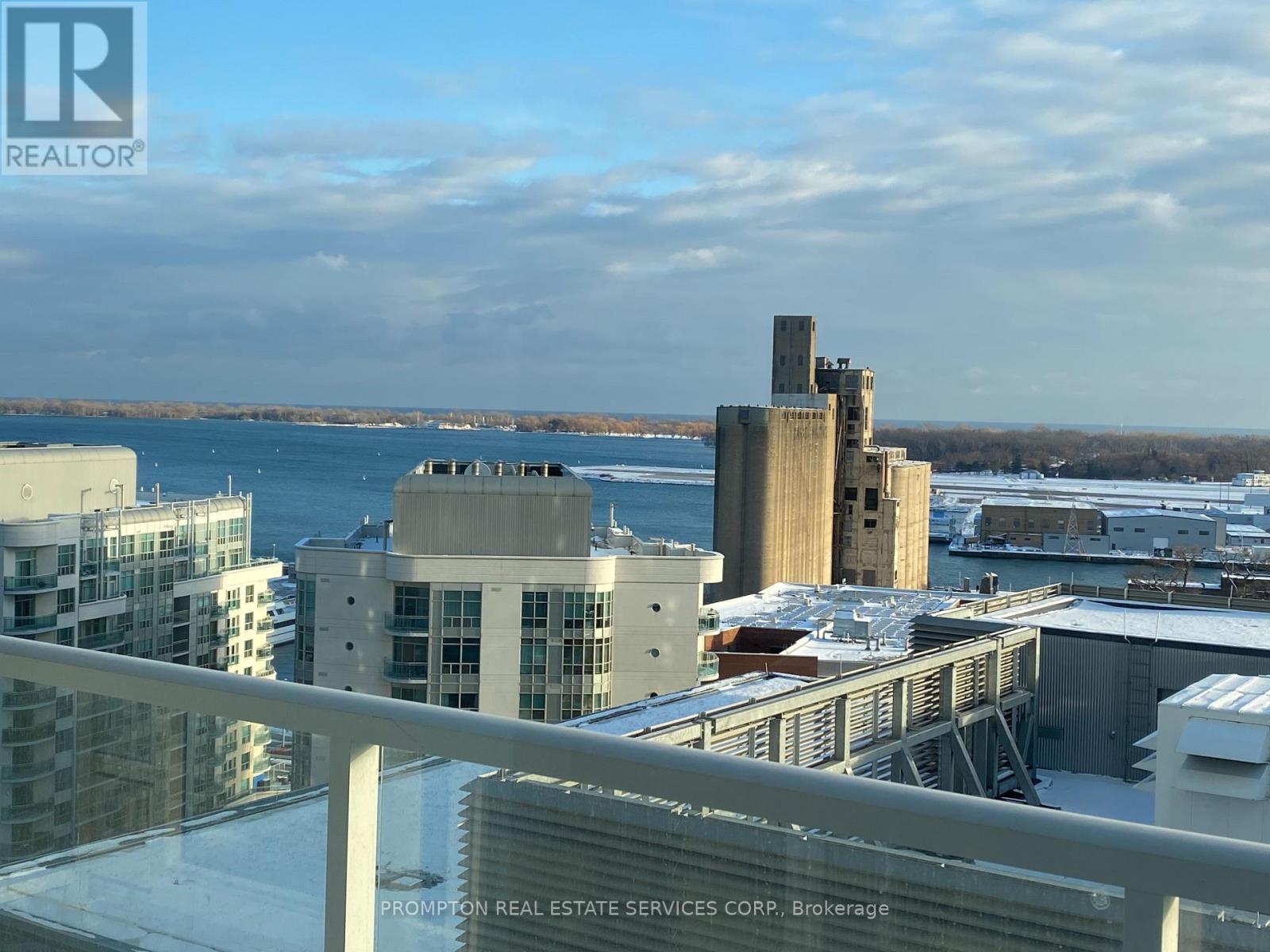 1702 - 17 Bathurst Street Property Photo 1