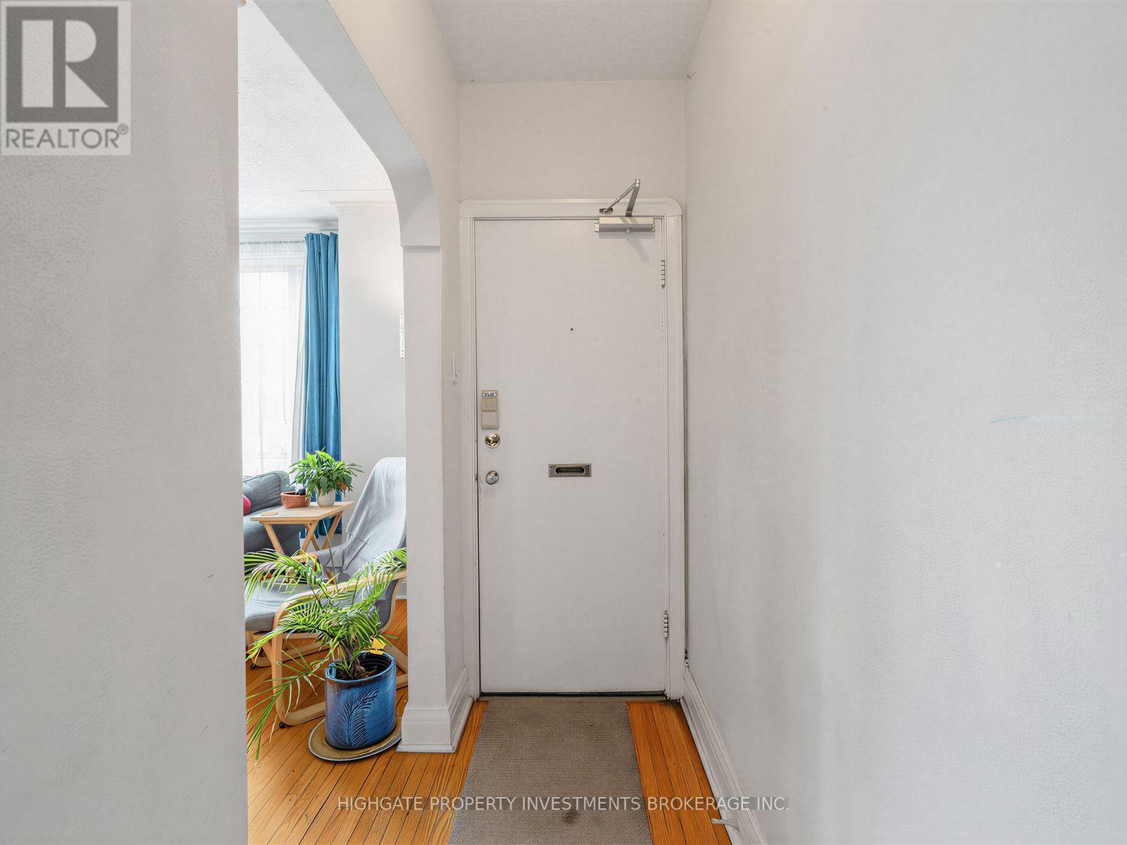 981 Avenue Road Property Photo 3