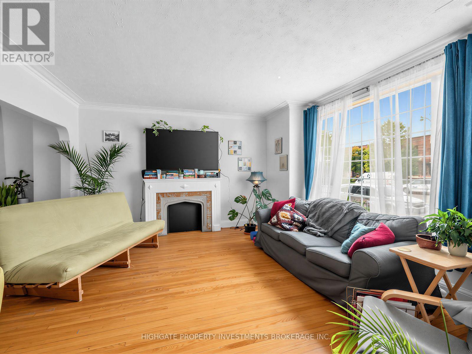 981 Avenue Road Property Photo 4