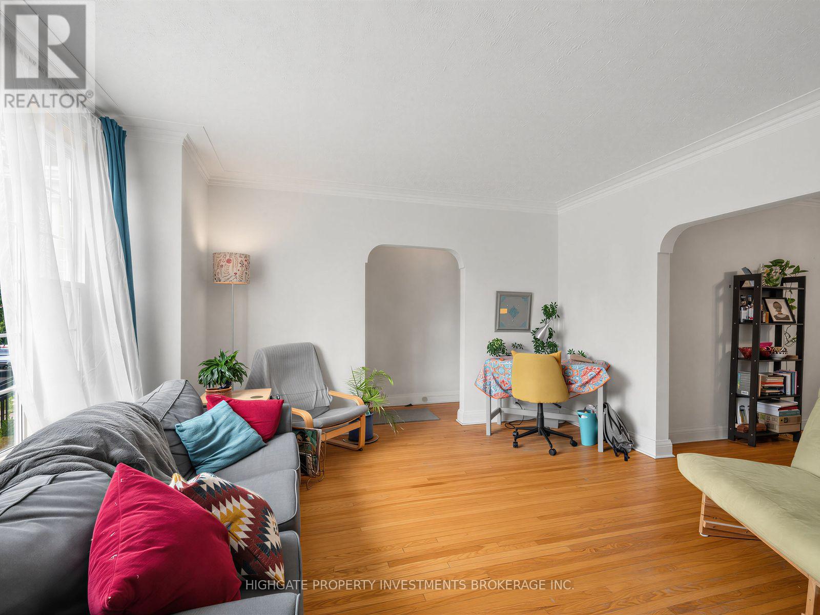 981 Avenue Road Property Photo 6