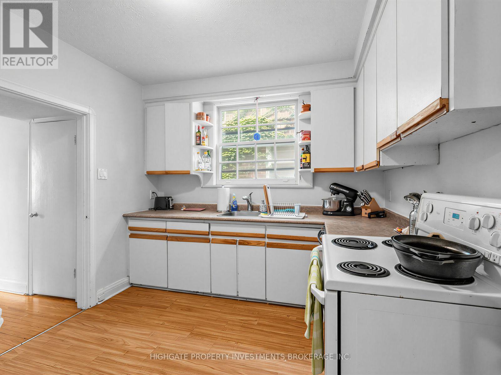 981 Avenue Road Property Photo 10