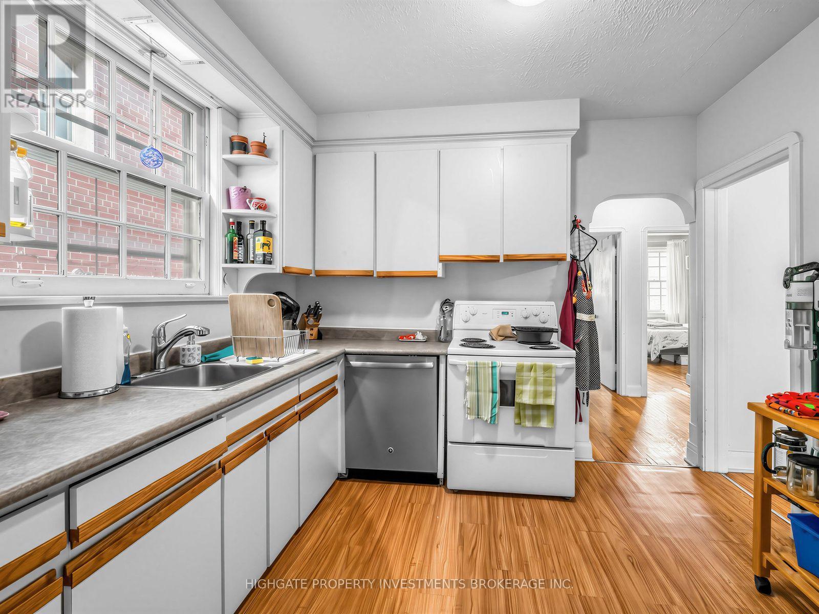 981 Avenue Road Property Photo 11