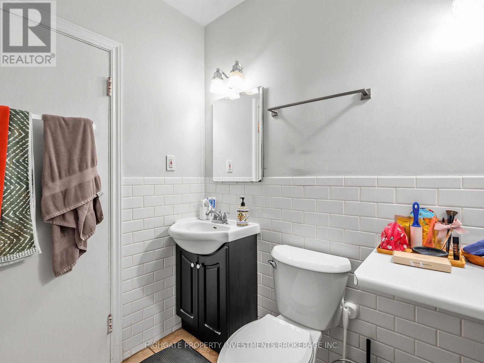 981 Avenue Road Property Photo 19