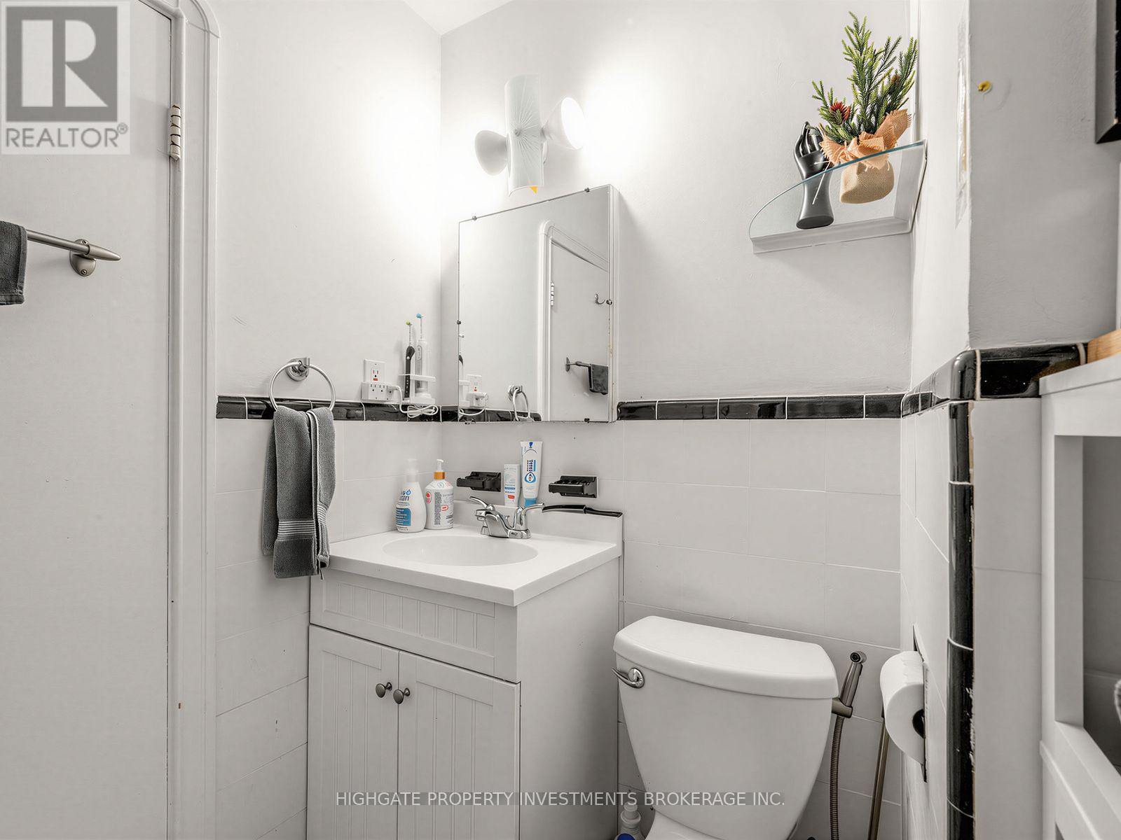 981 Avenue Road Property Photo 31