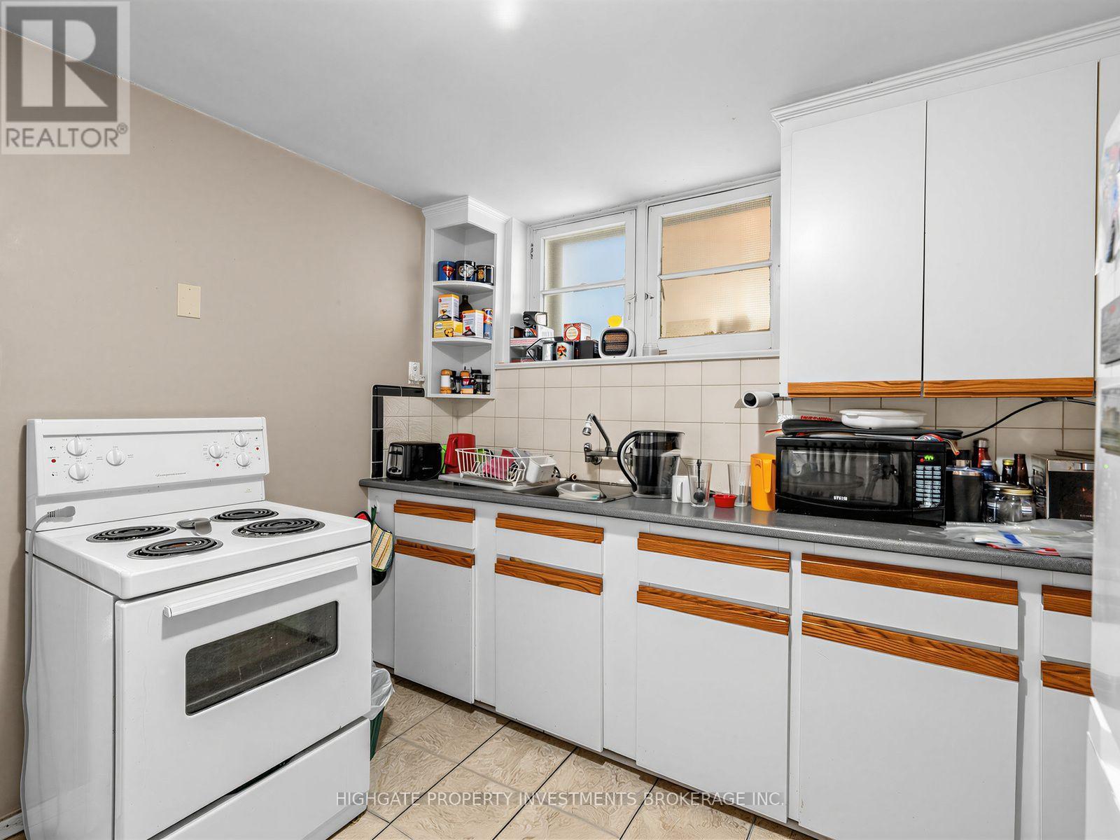 981 Avenue Road Property Photo 36