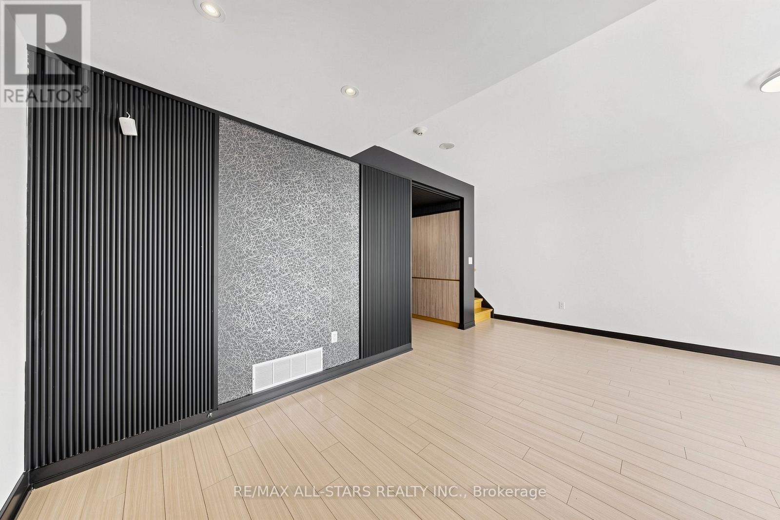 110 Fort York Boulevard Property Photo 10