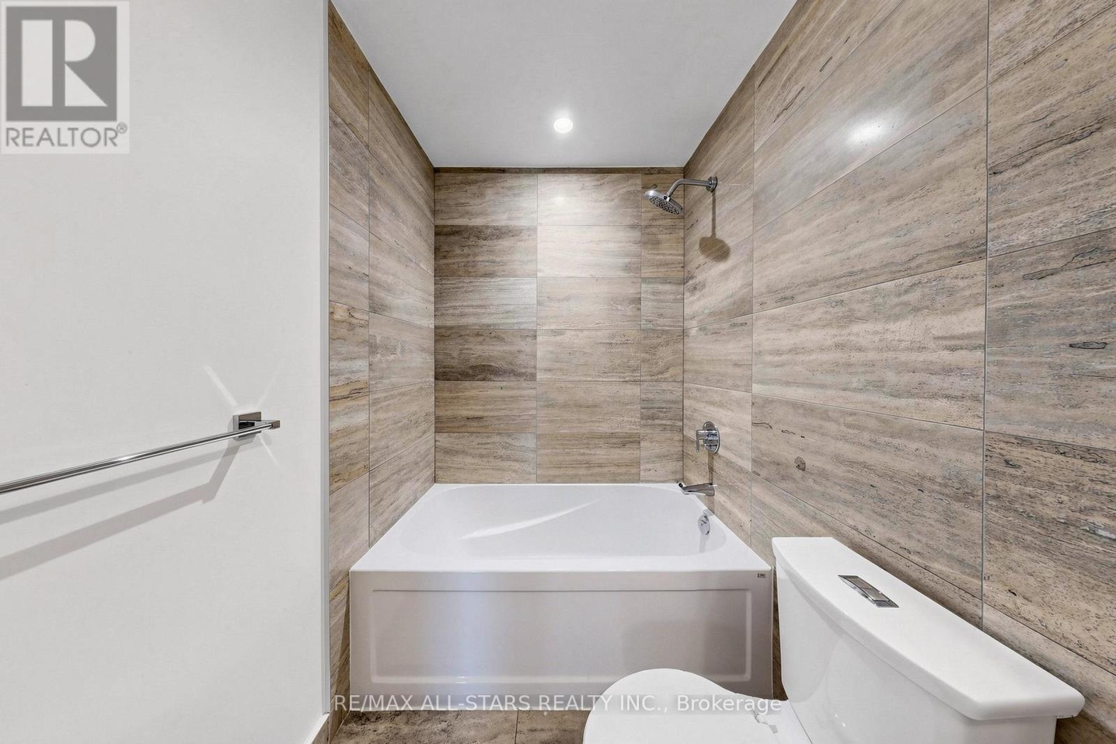 110 Fort York Boulevard Property Photo 19