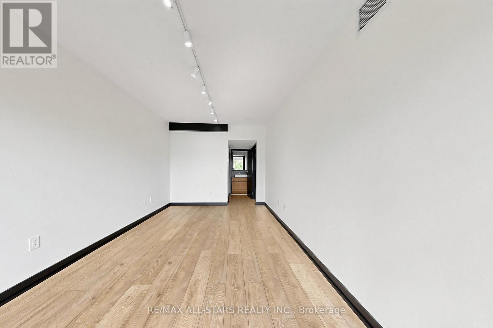 110 Fort York Boulevard Property Photo 22