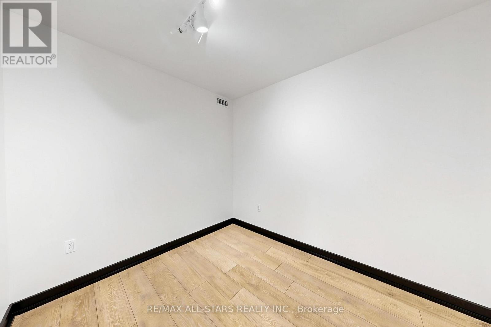 110 Fort York Boulevard Property Photo 26