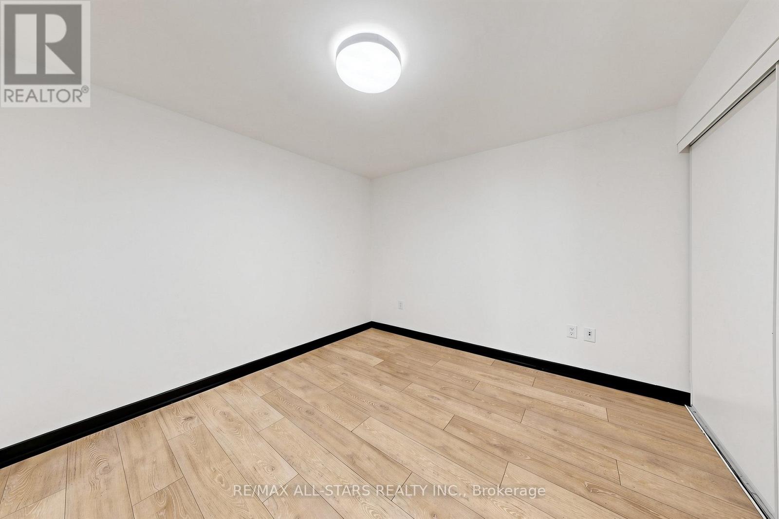 110 Fort York Boulevard Property Photo 27