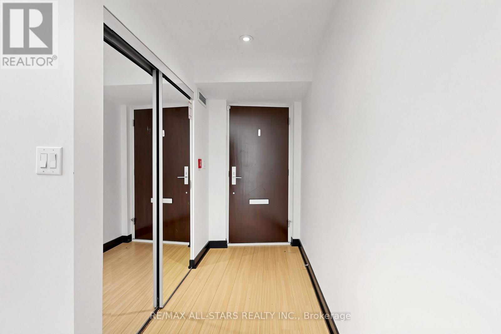 110 Fort York Boulevard Property Photo 32