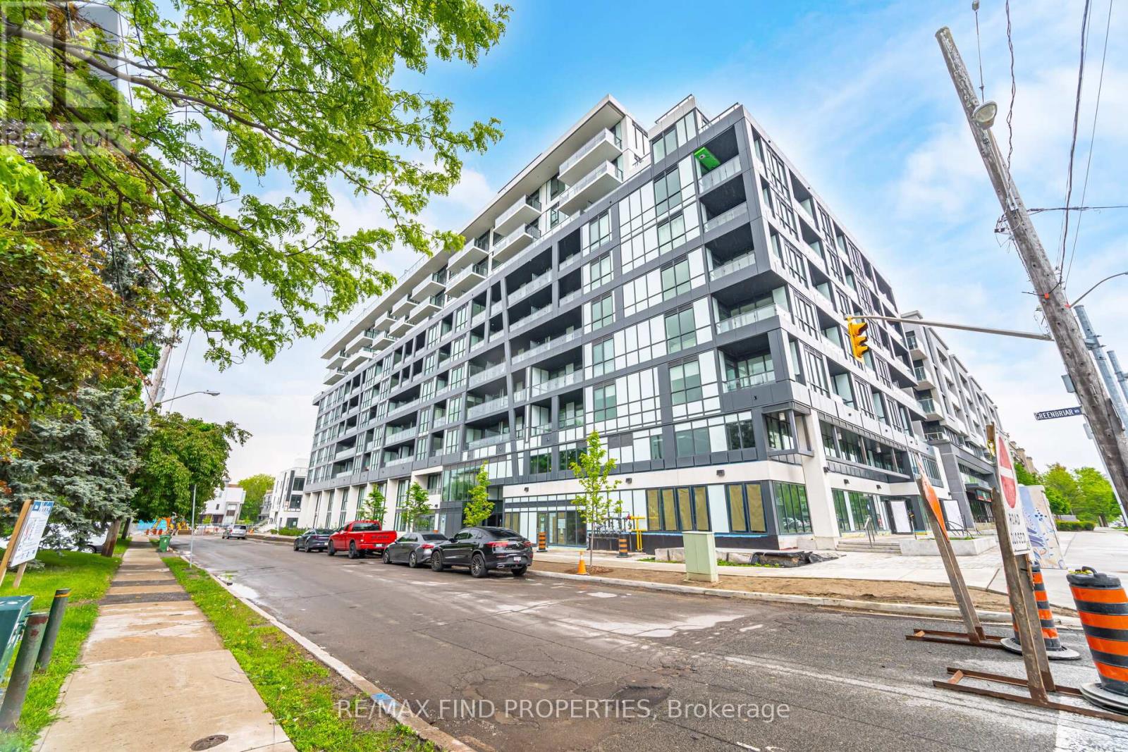 910 - 6 GREENBRIAR ROAD Property Photo 1