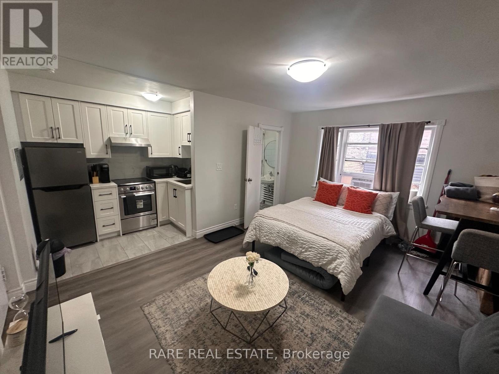 14 - 130 Macpherson Avenue Property Photo 1