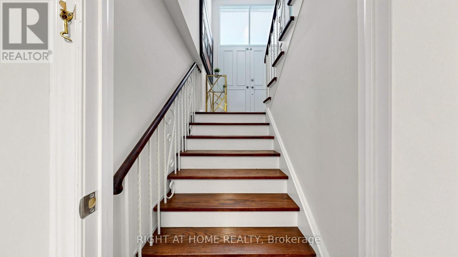 7 The Links Road Property Photo 25
