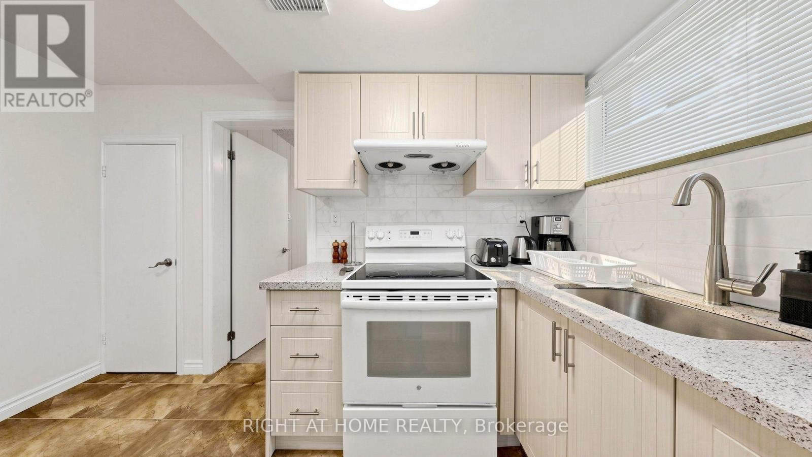 7 The Links Road Property Photo 40