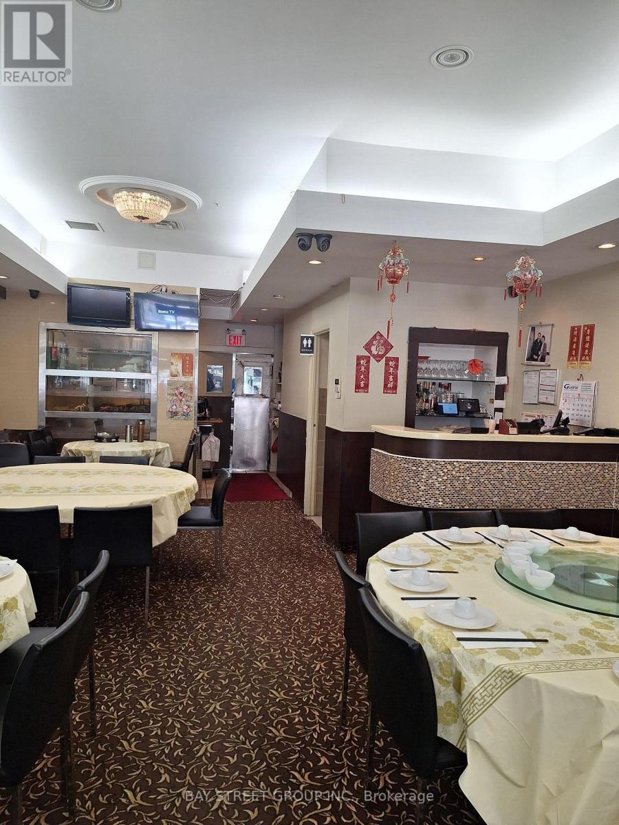 338 Spadina Avenue Property Photo 4