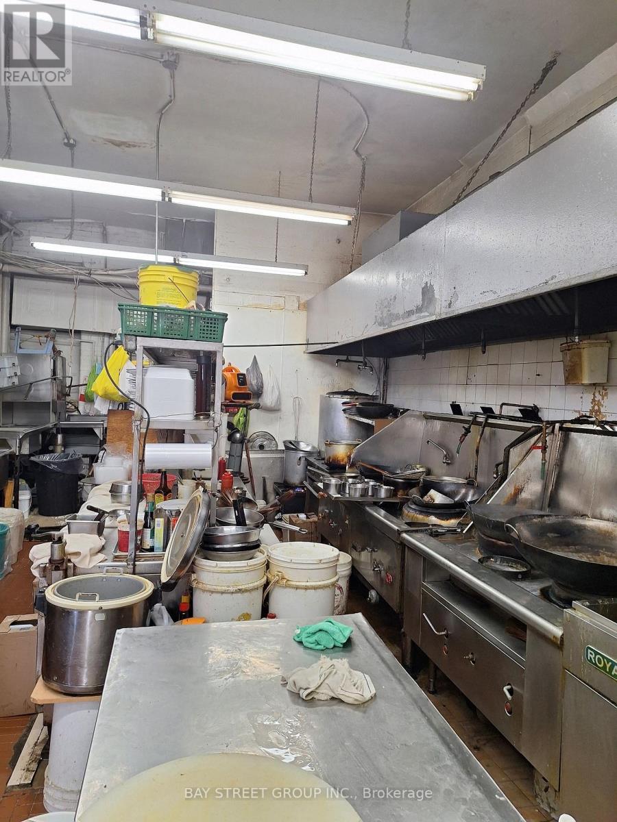 338 Spadina Avenue Property Photo 6