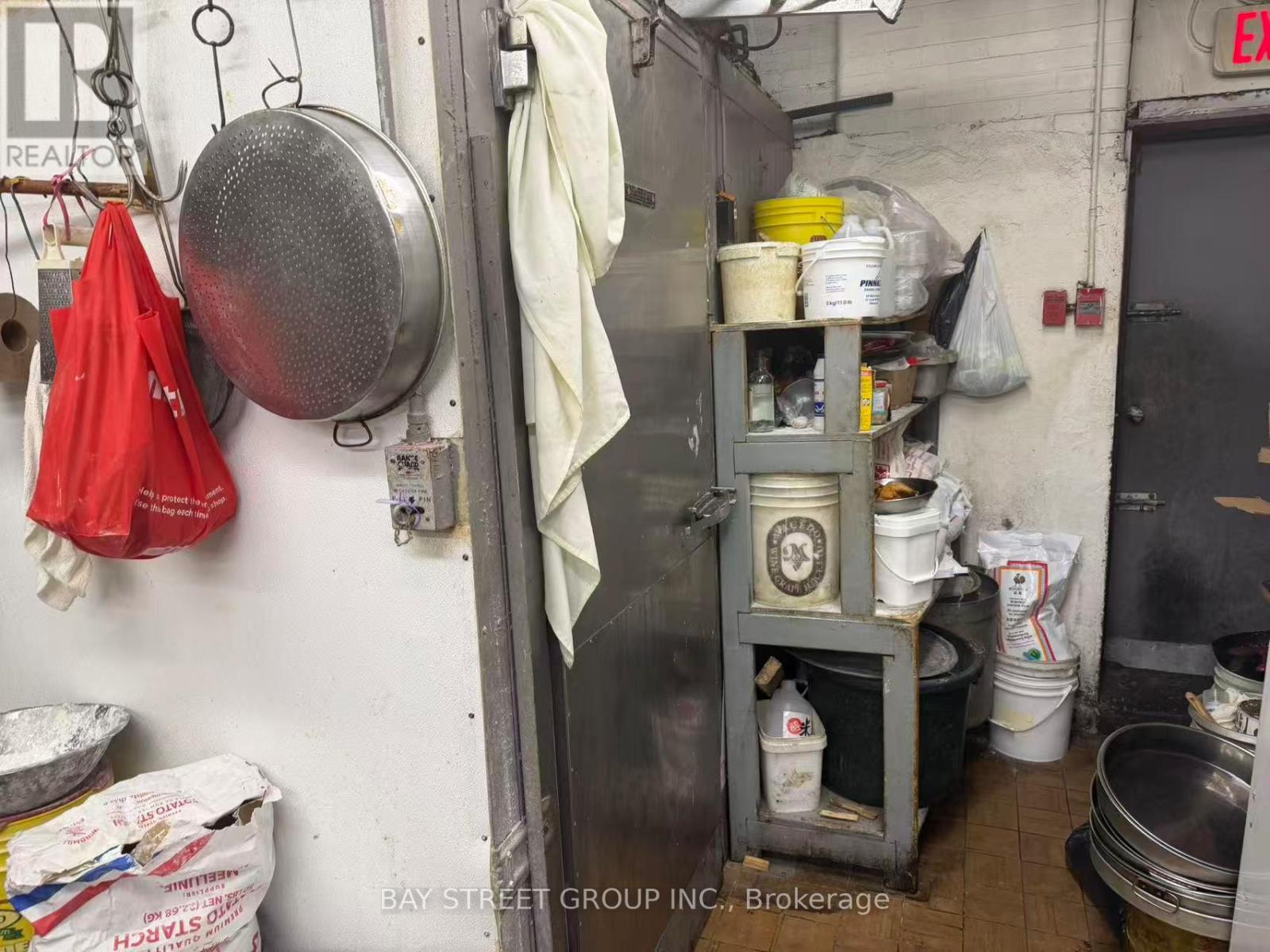 338 Spadina Avenue Property Photo 8