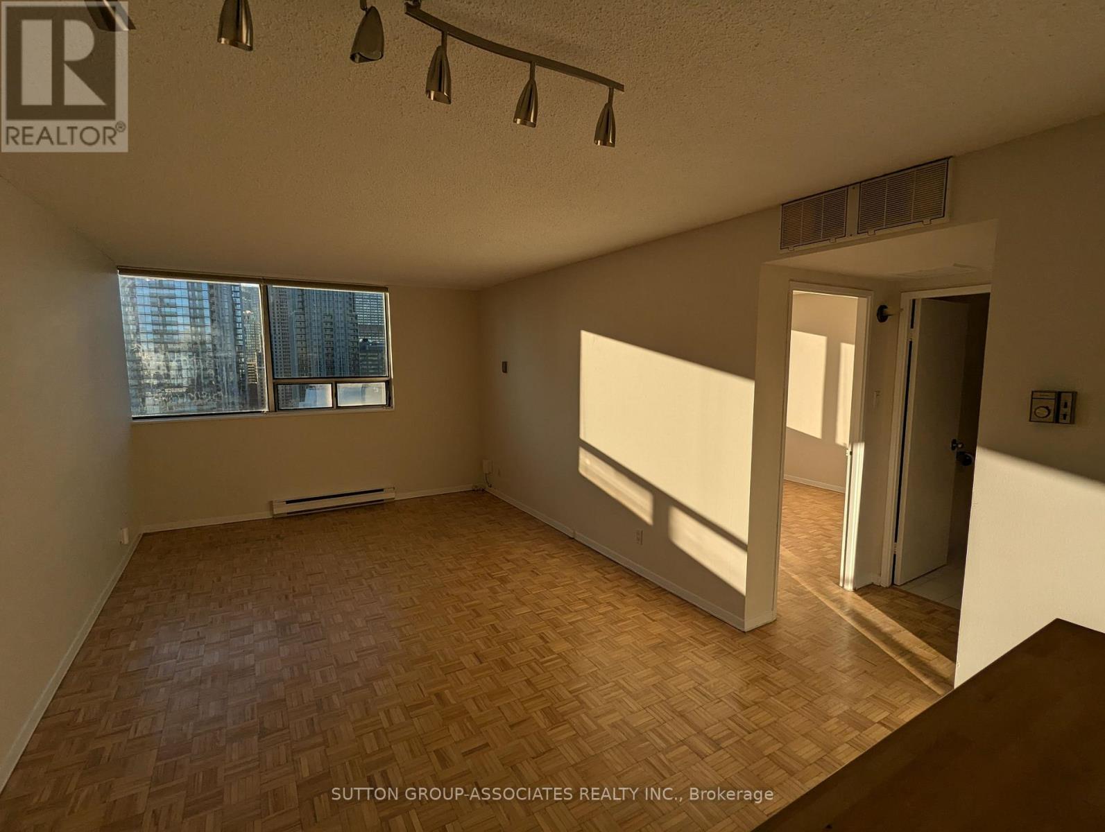 2004 - 914 Yonge Street Property Photo 2