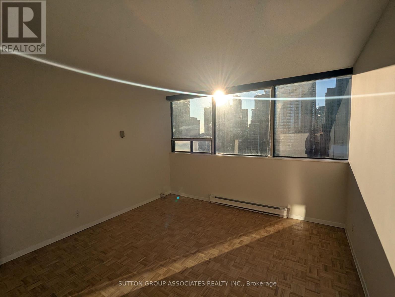 2004 - 914 Yonge Street Property Photo 9