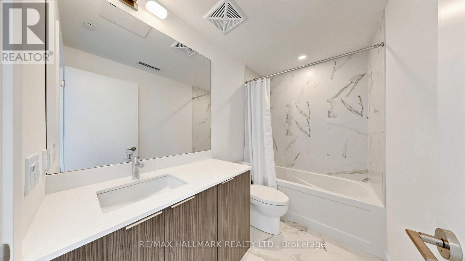 N423 - 7 Golden Lion Heights Property Photo 17